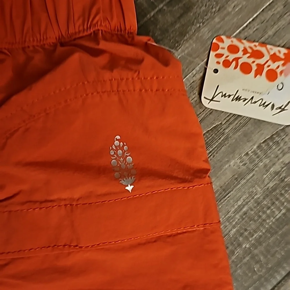 NWT Free People In The Wild Shorts Relaxed Lightweight Mid-Rise Pockets Small - Picture 3 of 10